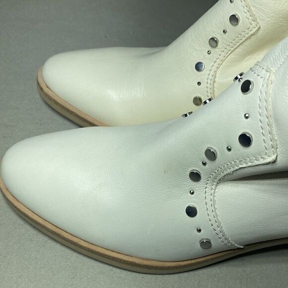NWOB MSRP $150 Dolce Vita Tobin Studded Bootie Women's Size 7 - Picture 6 of 8